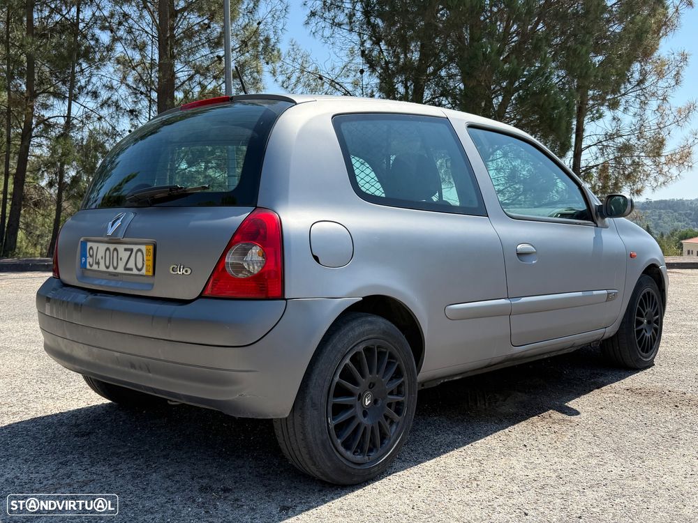 Renault Clio - 8