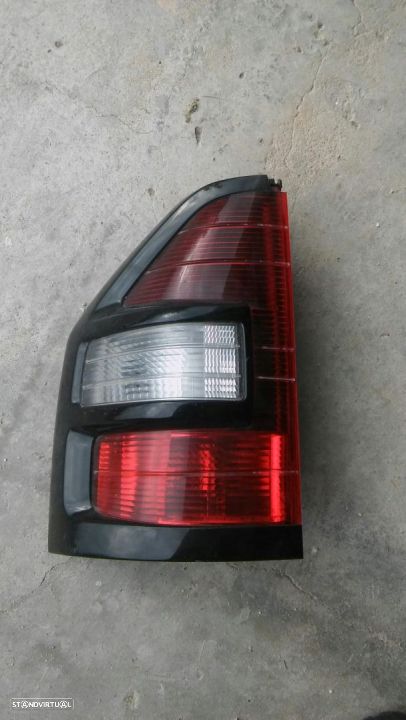Farol traseiro mitsubishi pagero 2002 - 1