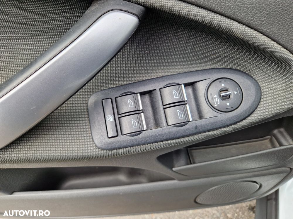 Ford Kuga 2.0 TDCi 2x4 Titanium - 14