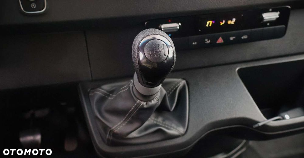Mercedes-Benz Sprinter - 24