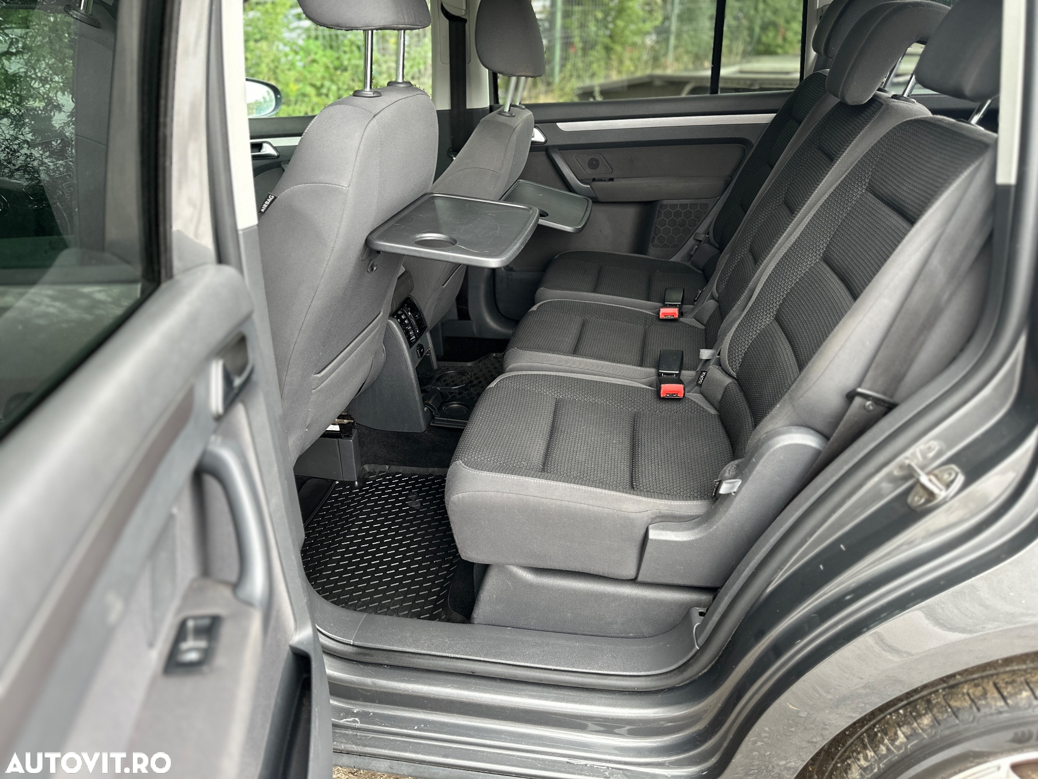 Volkswagen Touran 2.0 TDI DPF BlueMotion Technology DSG Comfortline - 6