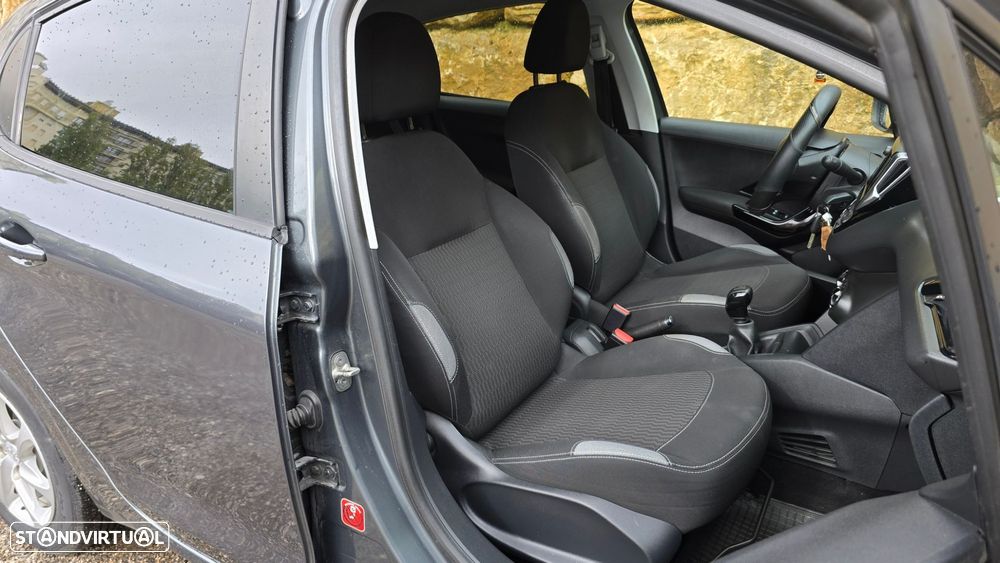 Peugeot 208 1.2 PureTech Style - 36