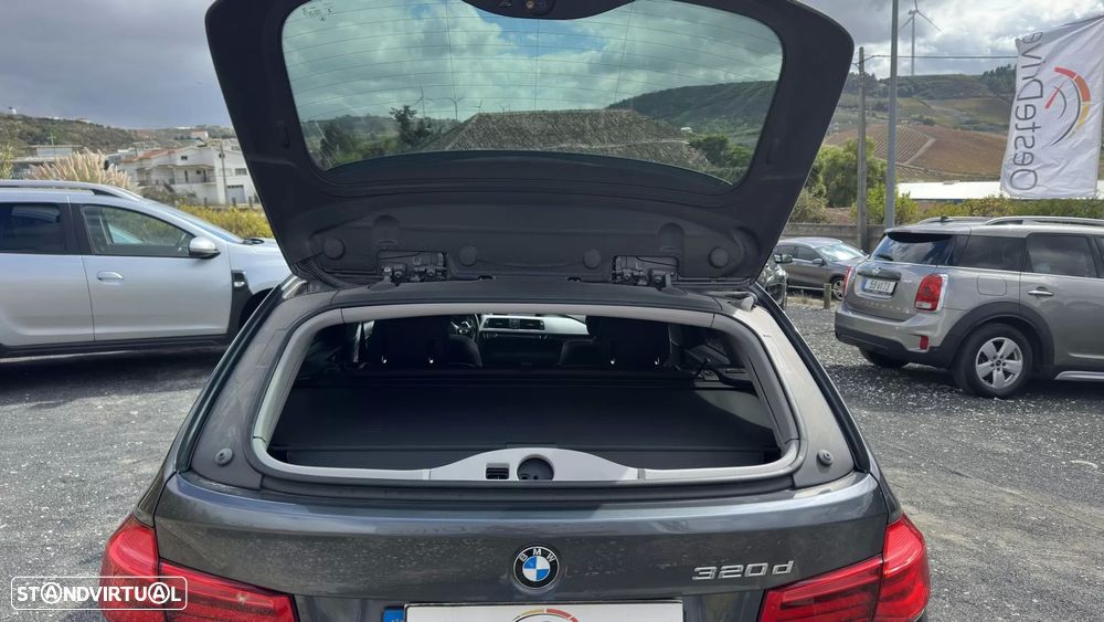 BMW 320 d Touring Advantage Auto - 8