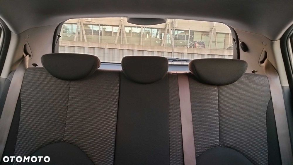 Kia Rio - 8