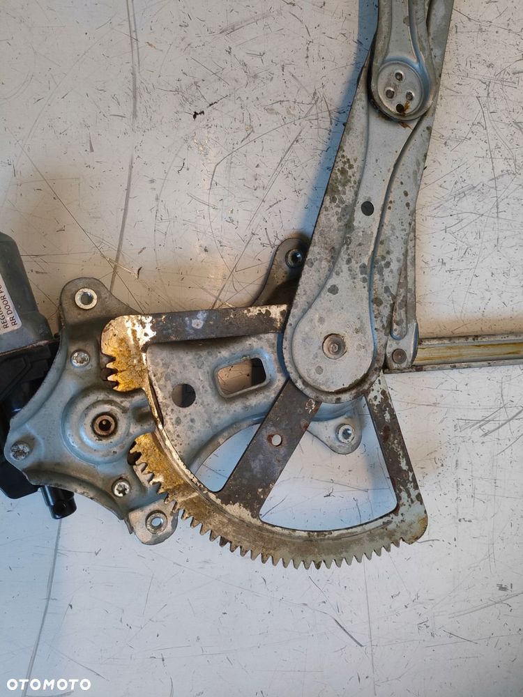 TOYOTA COROLLA VERSO 04- PODNOŚNIK LEWY TYŁ - 7