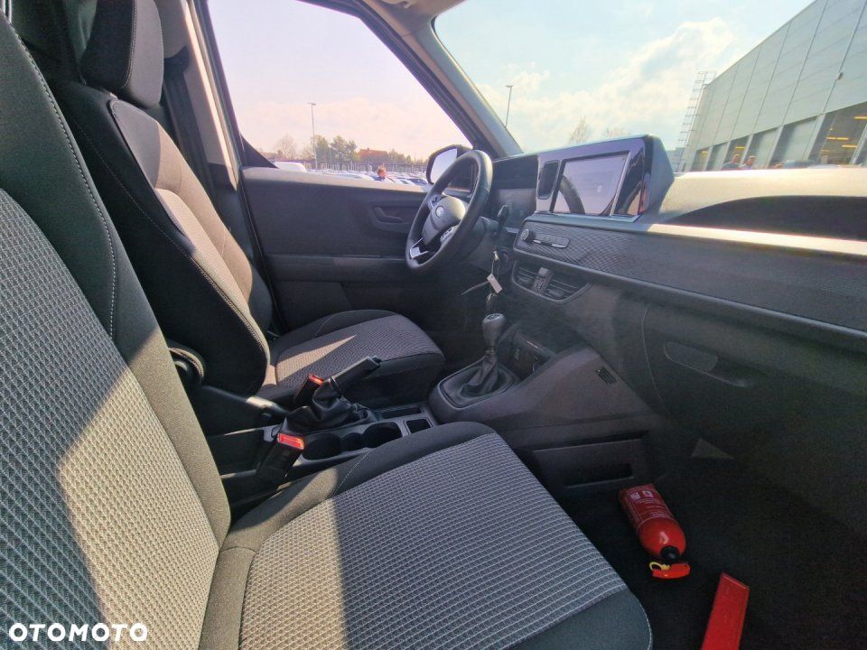 Ford Transit Courier - 11