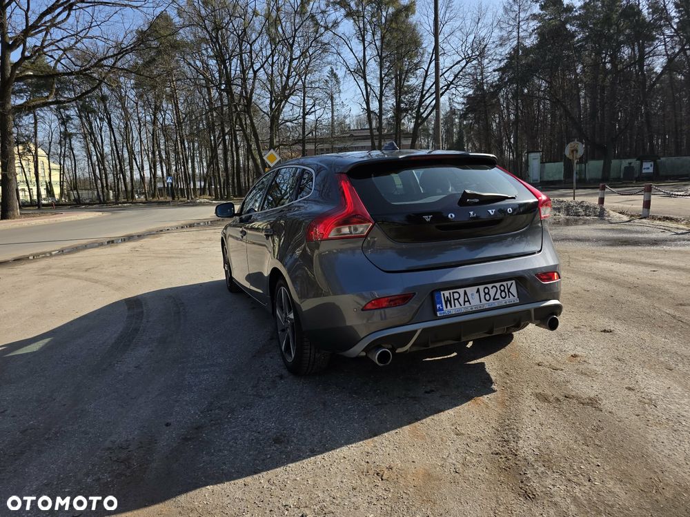 Volvo V40 D2 R Design - 20