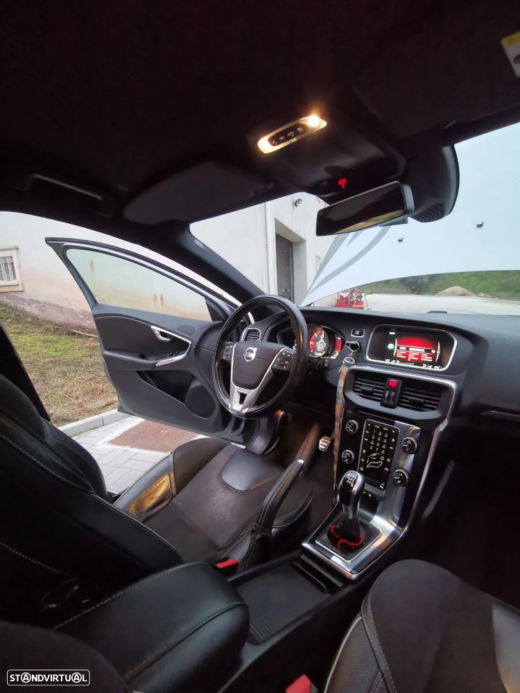 Volvo V40 D2 R Design - 4