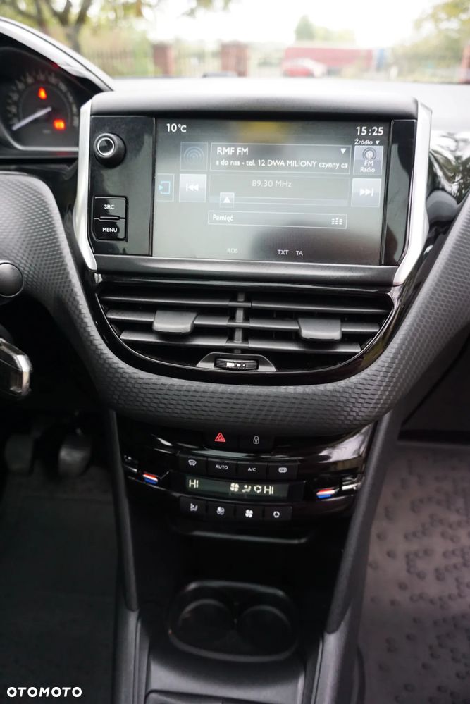 Peugeot 208 - 25