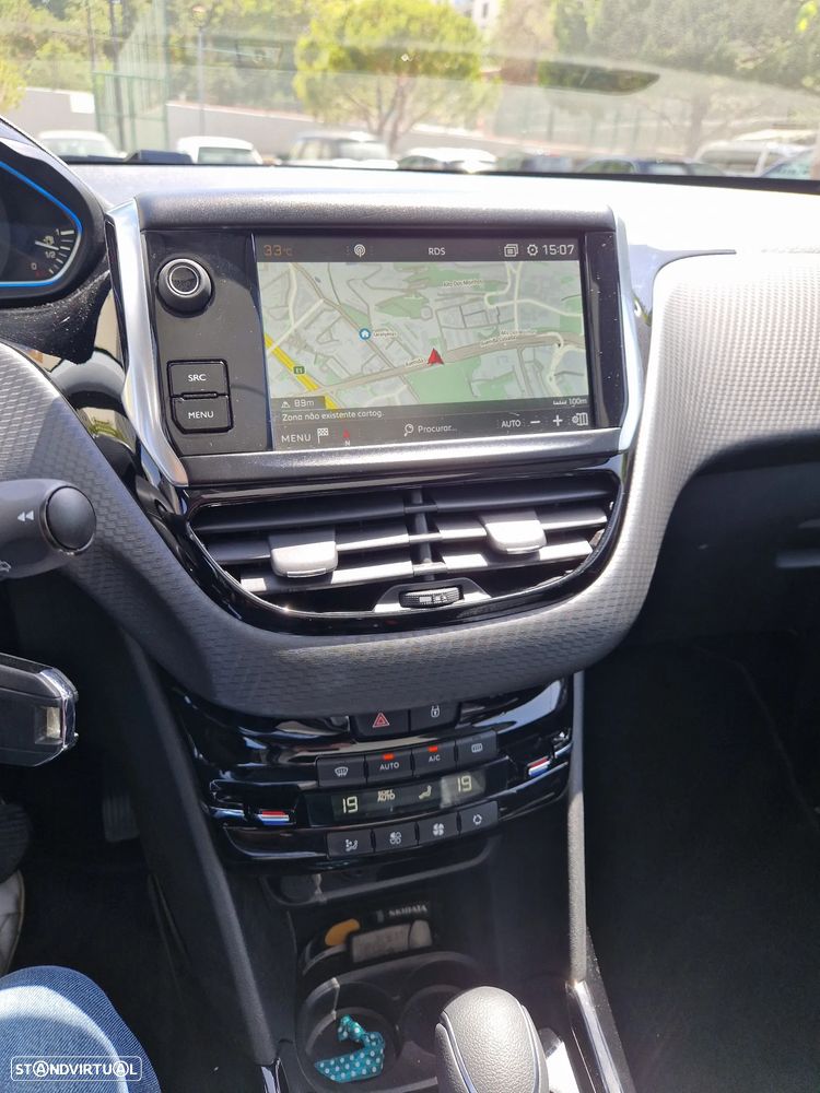 Peugeot 2008 PureTech 110 GPF Stop&Start EAT6 Allure - 11