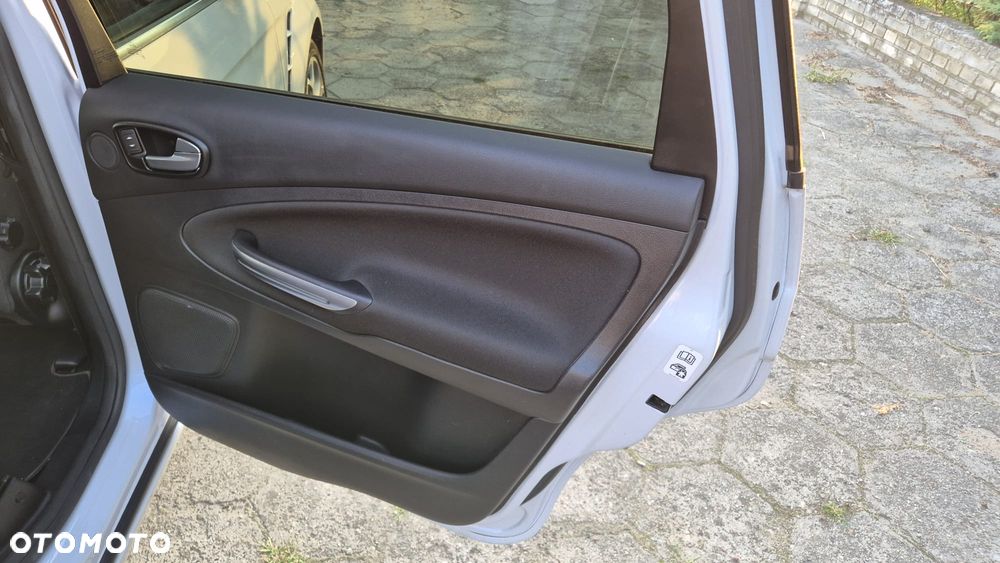 Ford S-Max - 11