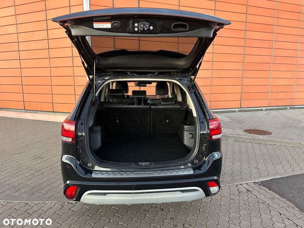 Mitsubishi Outlander - 12