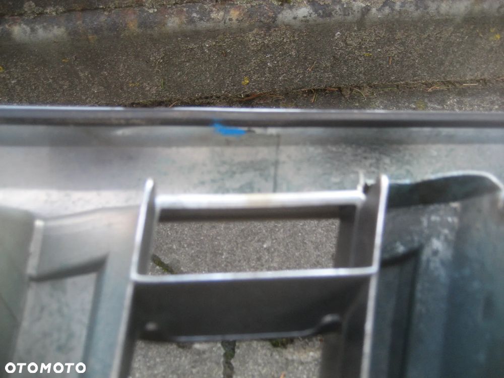 TOYOTA LAND CRUISER 120 ATRAPA grill - 12