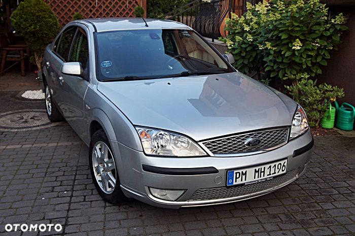 Ford Mondeo 1.8 Ghia - 13