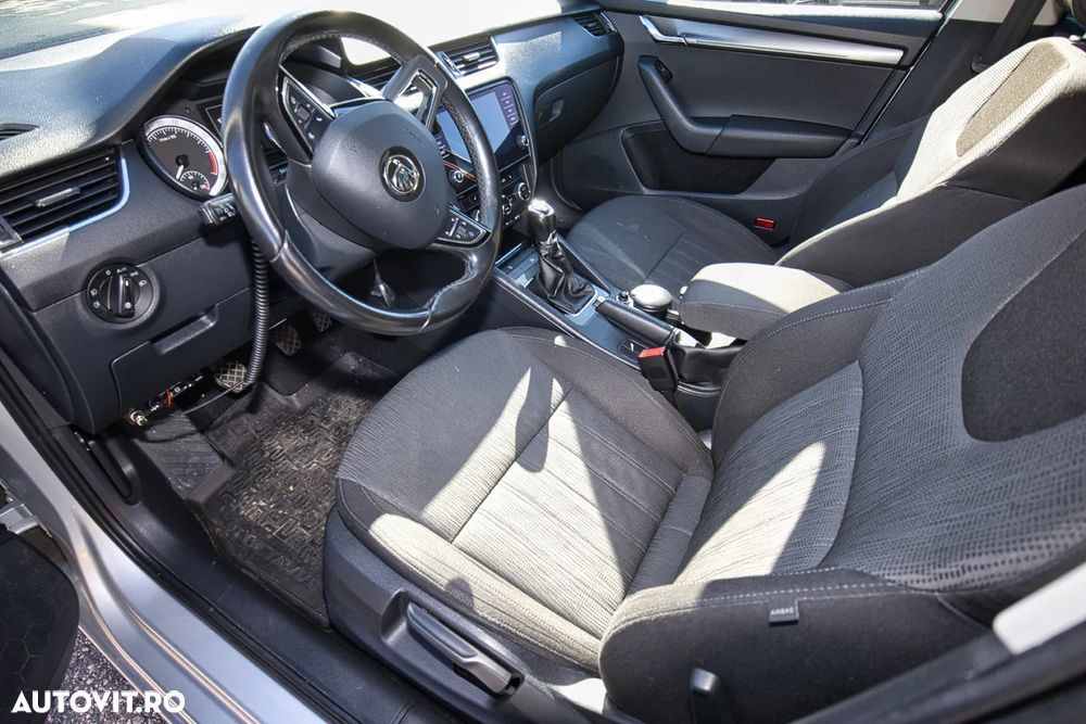 Skoda Octavia Combi Diesel 1.6 TDI Style - 2