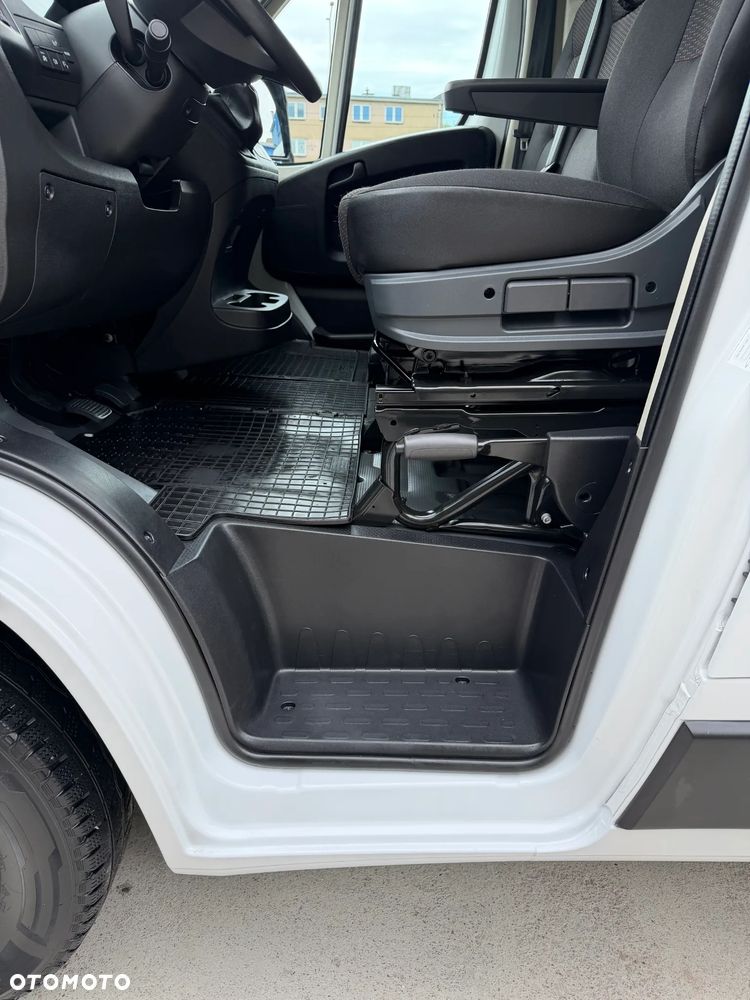 Citroën JUMPER WZMOCNIONY L3H2 HEAVY MAXI 3.5t Ładowność 1500kg Homologacja haka 3t.  SILNIK Euro-6 Starszej konstrukcji PSA Poj..2179cm3 140KM Trwały bezawaryjny na pojedynczej turbinie Nie!! Stelantis!! Koła 16' Hamulce wzmocnione BREMBO, Podwójne resory! Pełna zabudowa ładowni! Najtrwalsza konfiguracja maxi VAN L3H2 13m3 - 12