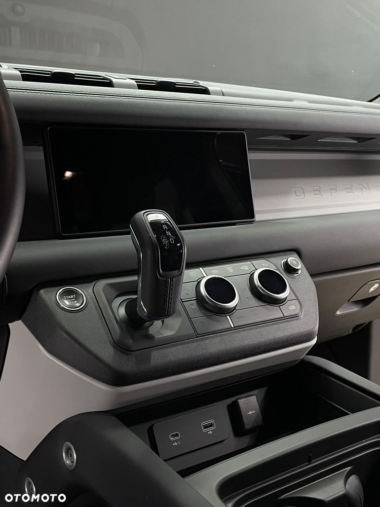 Land Rover Defender - 15
