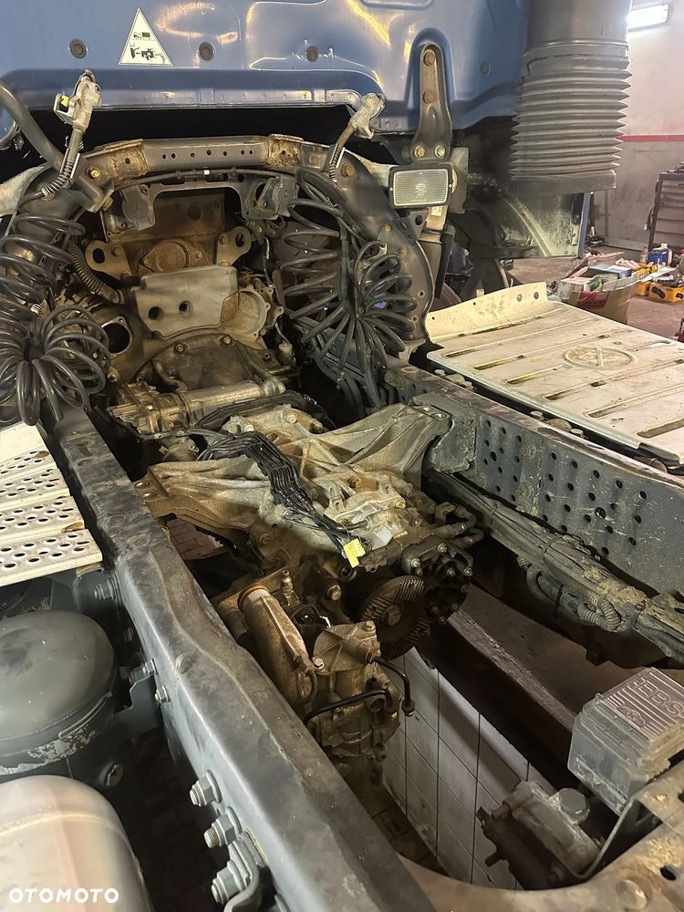 Mercedes-Benz Actros - 3