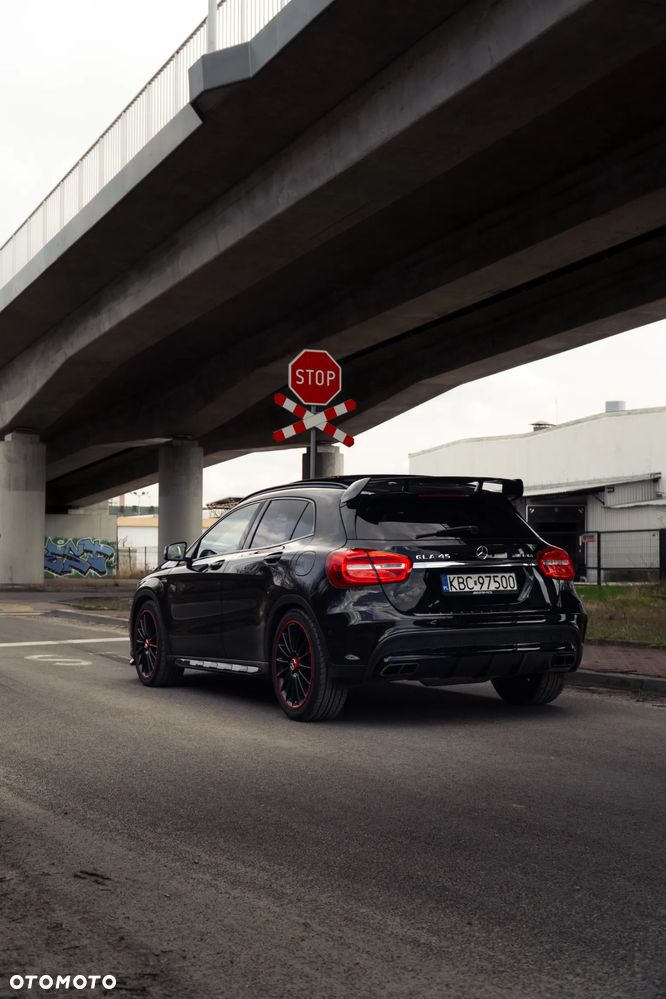 Mercedes-Benz GLA 45 AMG 4-Matic - 16