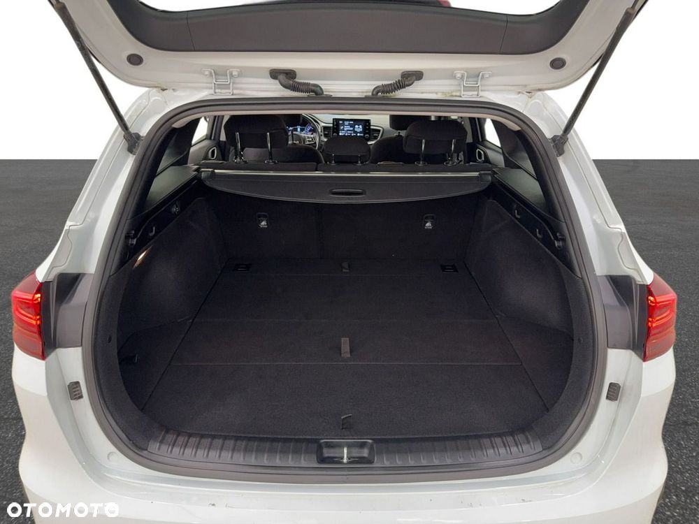 Kia Ceed - 11
