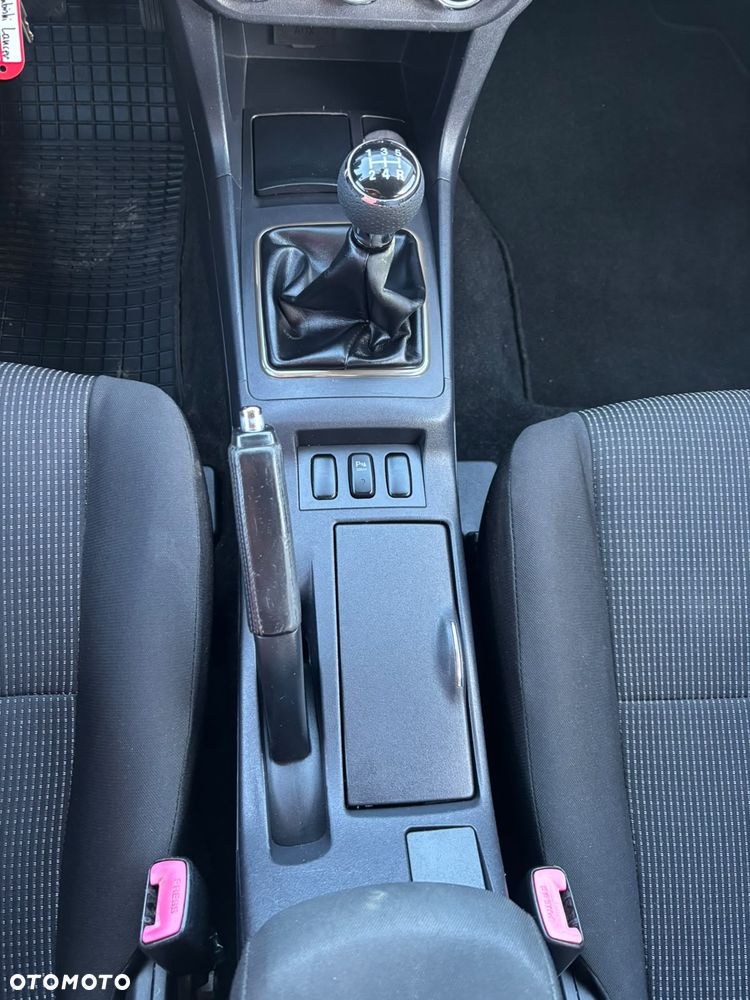 Mitsubishi Lancer 1.6 Invite - 16