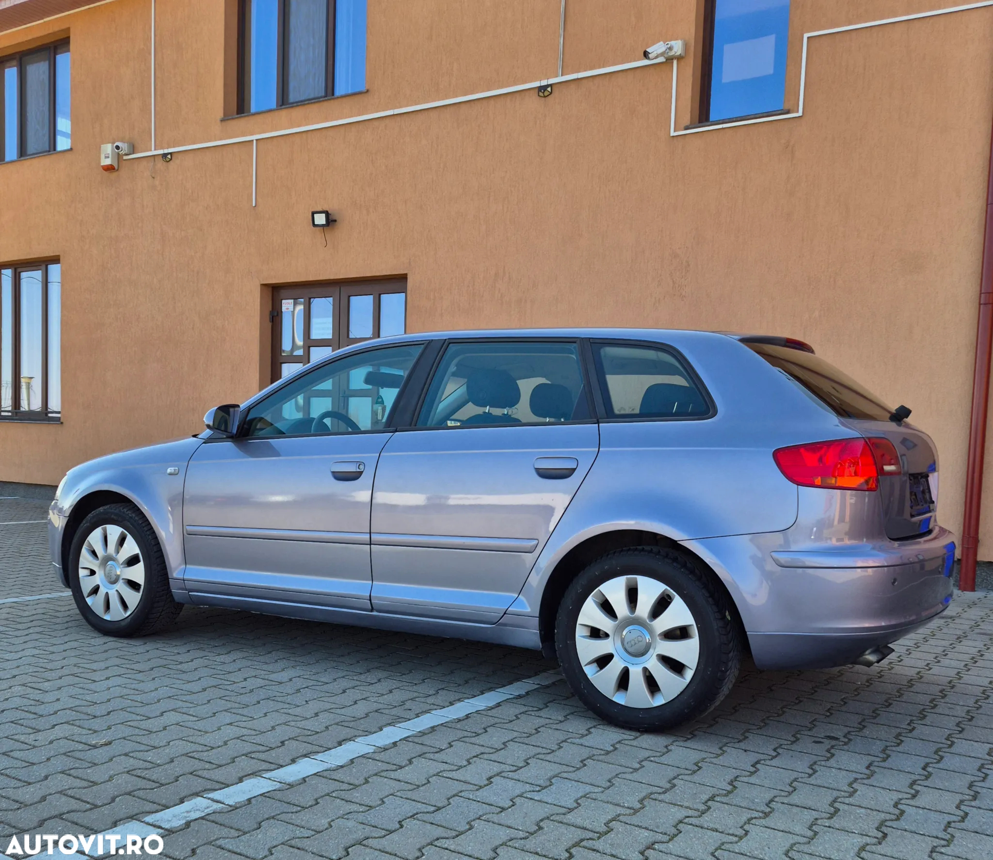 Audi A3 1.9 TDI Sportback Ambiente - 2