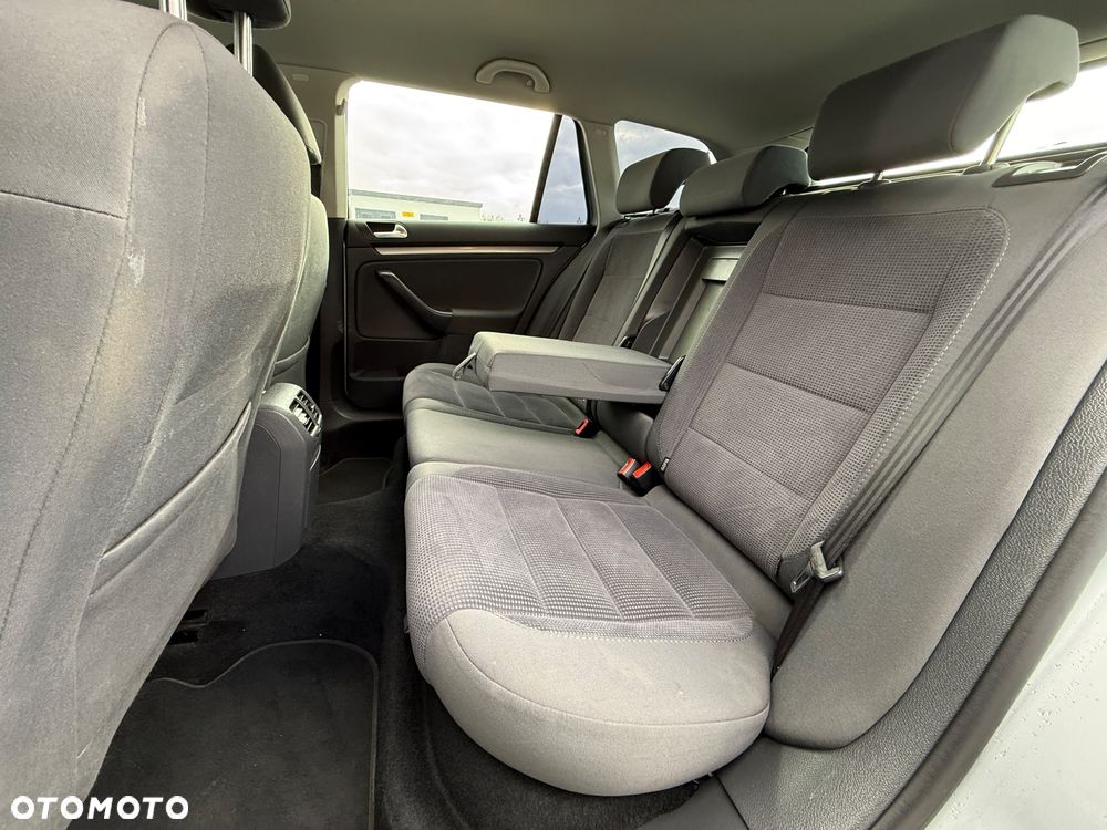 Volkswagen Golf - 22