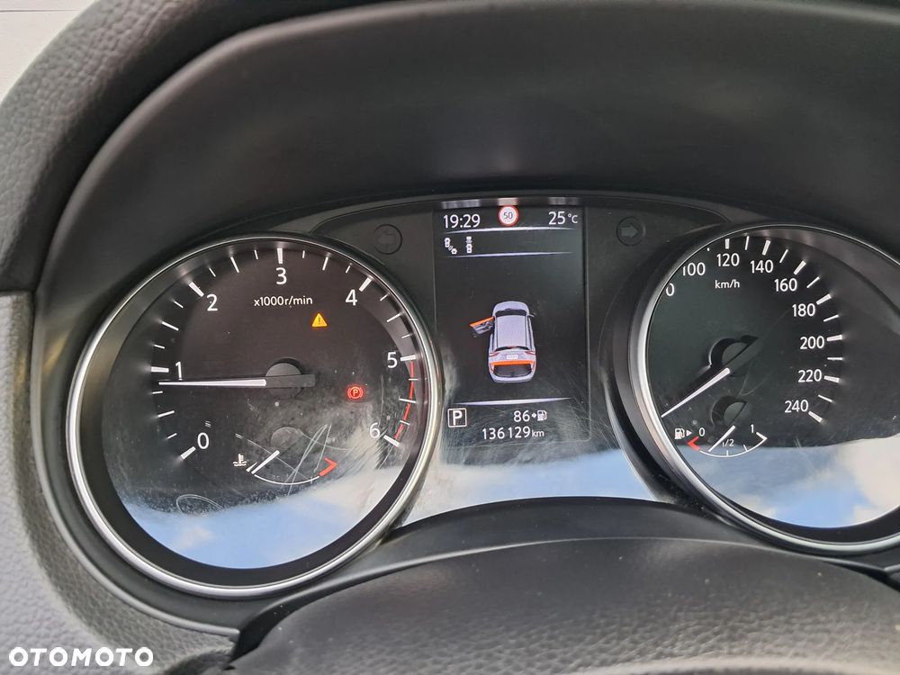 Nissan Qashqai 1.6 dCi Xtronic 360 - 9