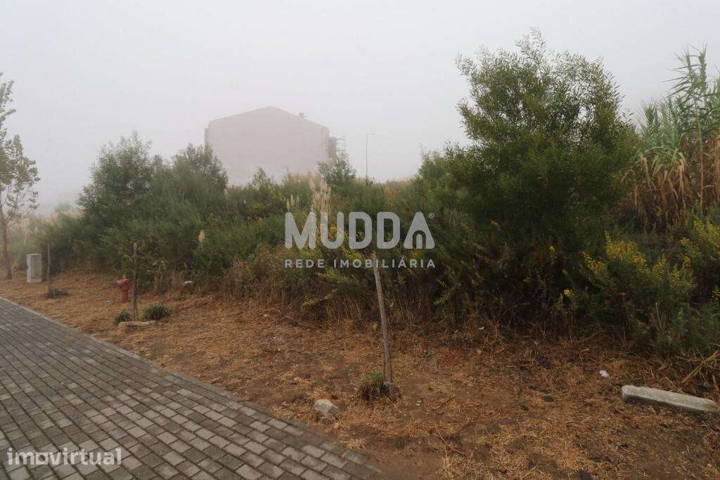 Lote de terreno com 735 m2 para construção de moradia na Quinta do Ari - Grande imagem: 3/4