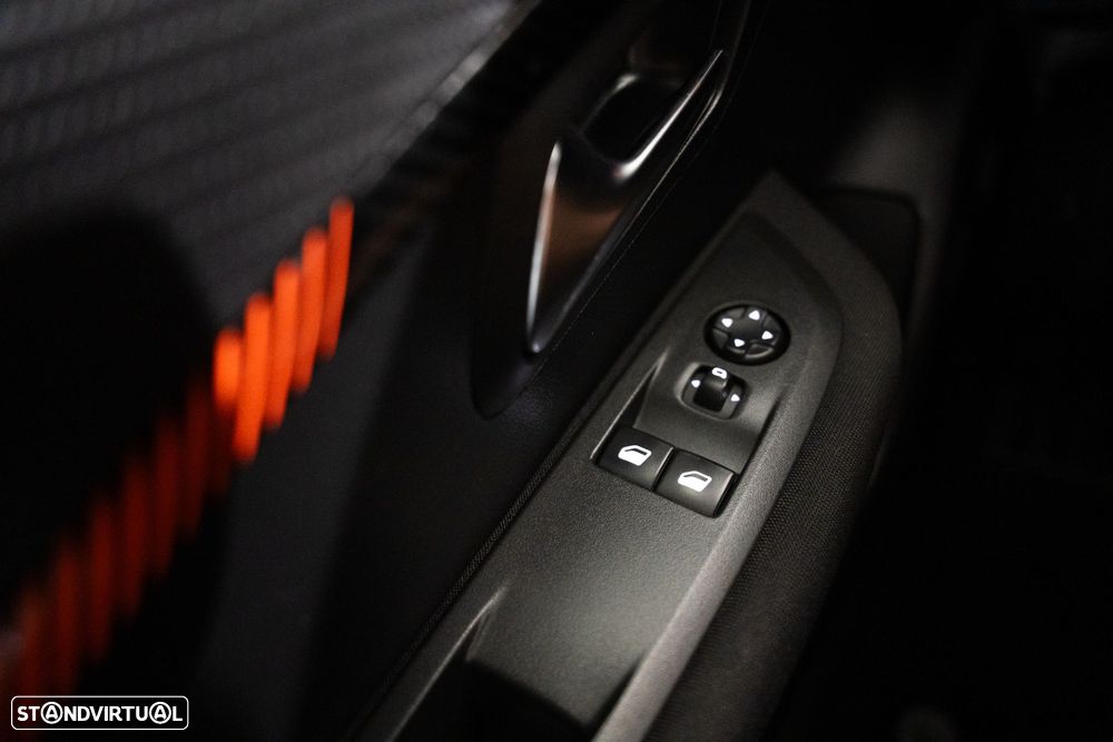 Peugeot 208 1.2 PureTech Allure EAT8 - 26