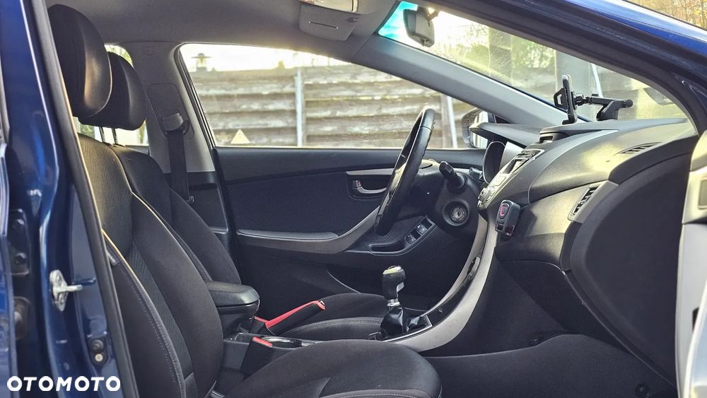 Hyundai Elantra - 14