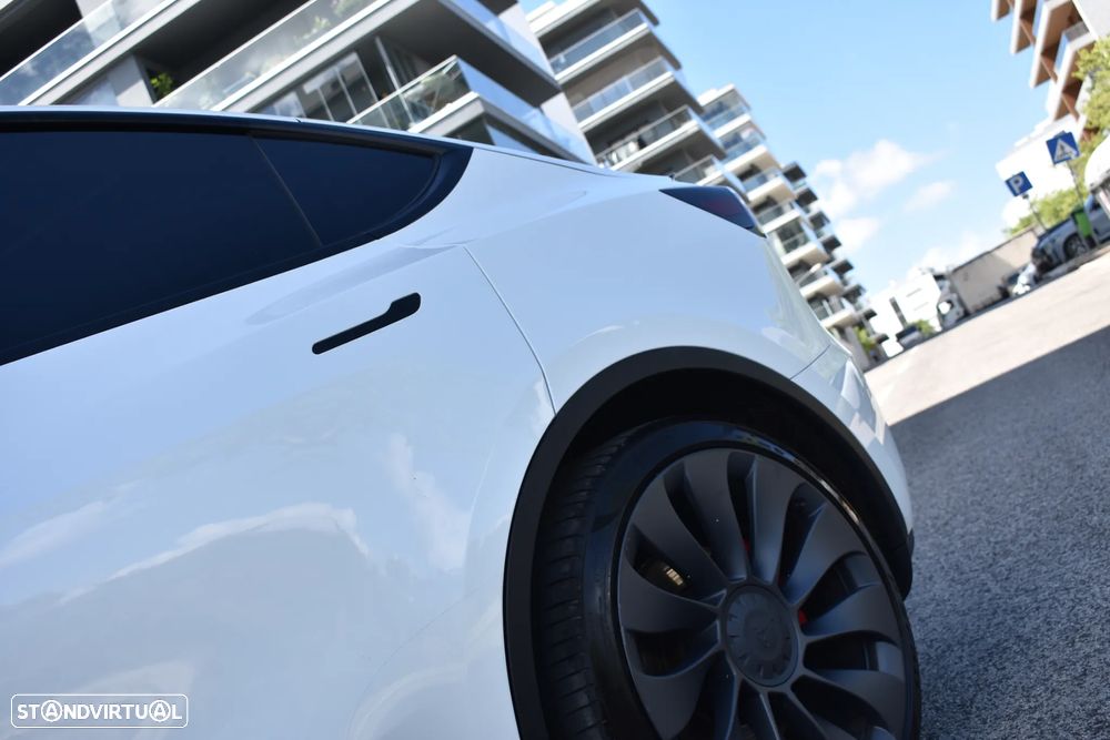 Tesla Model Y Performance Dual Motor AWD - 5