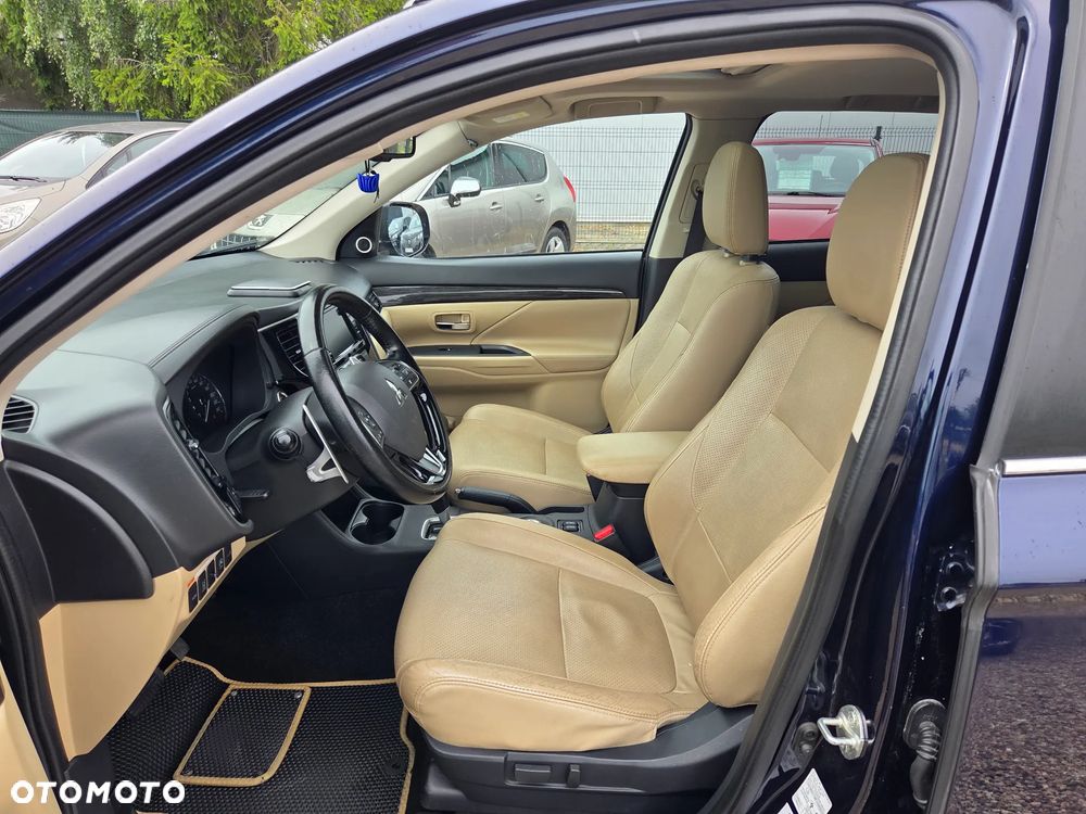 Mitsubishi Outlander 2.0 Instyle Navi 4WD CVT - 27