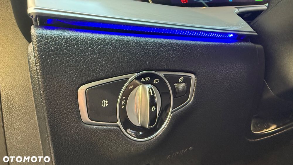 Mercedes-Benz Klasa E 220 d T 9G-TRONIC - 29