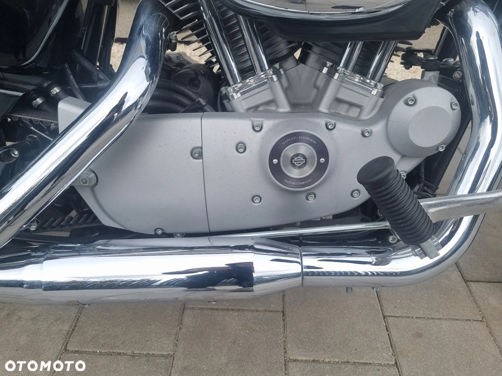 Harley-Davidson Sportster Custom 883C - 3