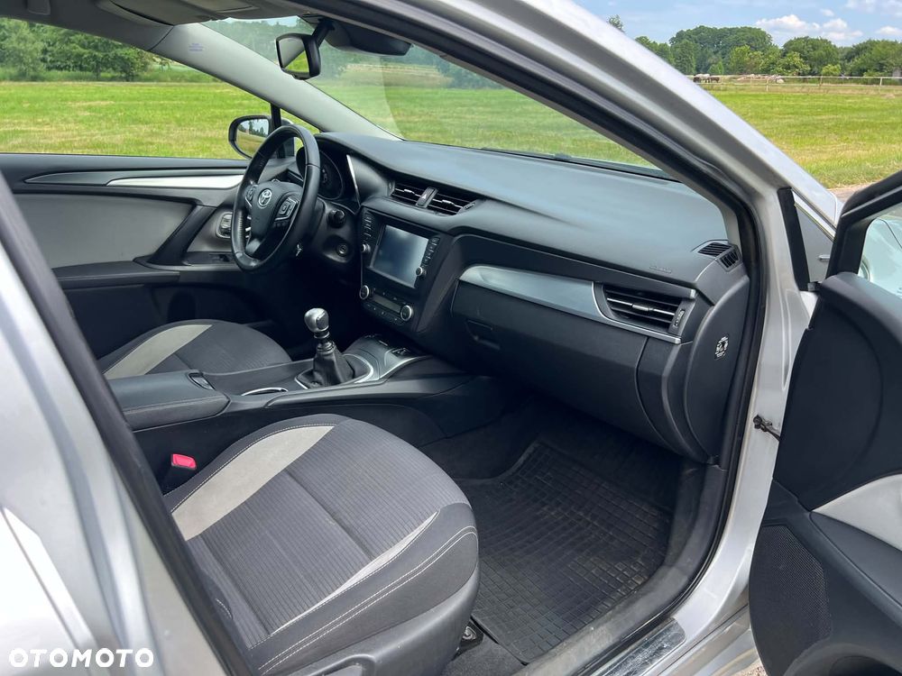 Toyota Avensis 2.0 D-4D Premium - 15