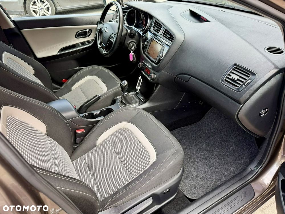Kia Ceed 1.6 CRDi 128 Dream-Team Edition - 9