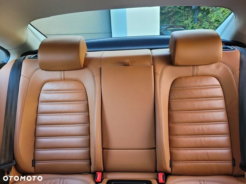 Volkswagen Passat - 9