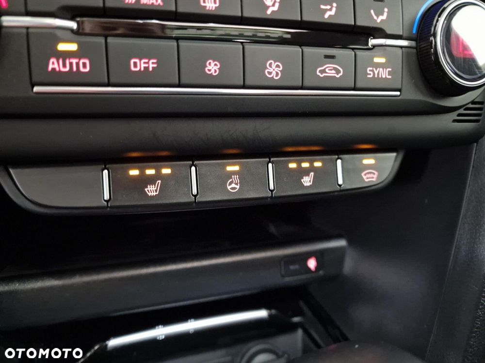 Kia ProCeed 1.6 T-GDI GT DCT - 25