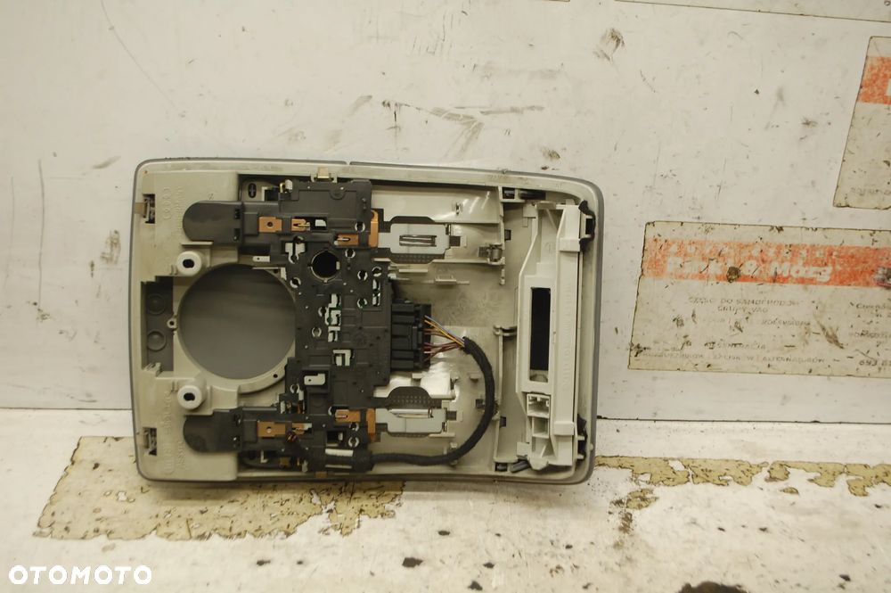 LAMPKA PODSUFITKI KABINY 8E0947135A 8E0947135E  AUDI A4 B6 B7 8E0947135 SEAT EXEO - 5