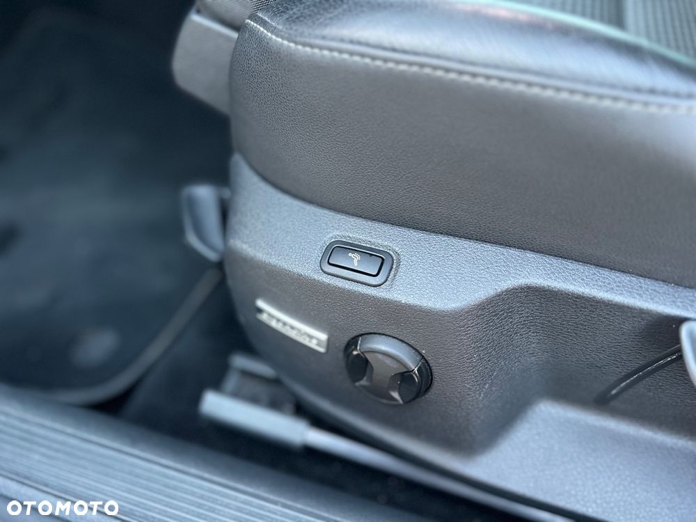 Volkswagen Golf Variant 2.0 TDI (BlueMotion Technology) Highline - 11