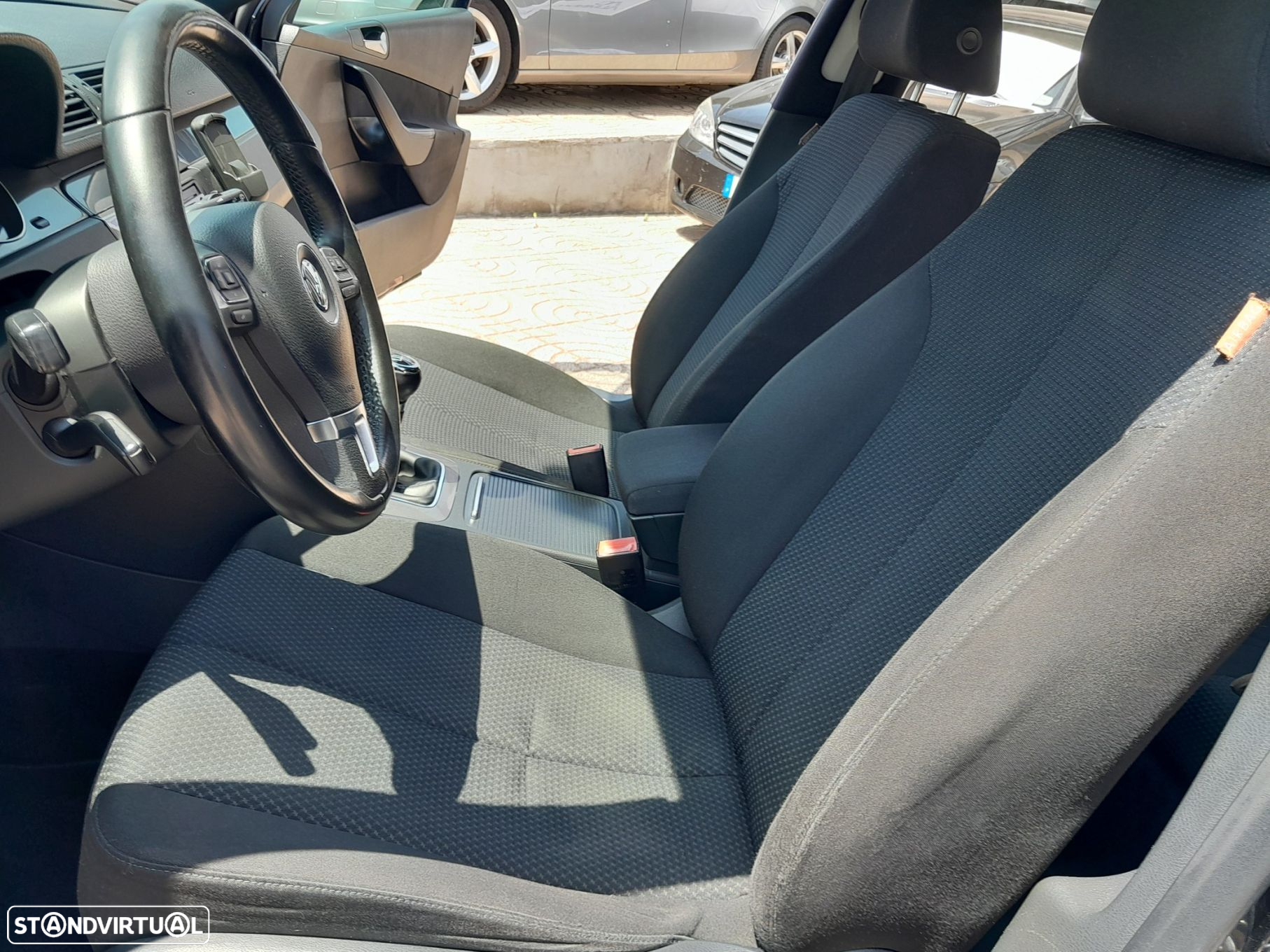 VW Passat Variant 1.6 TDI BlueMotion - 23