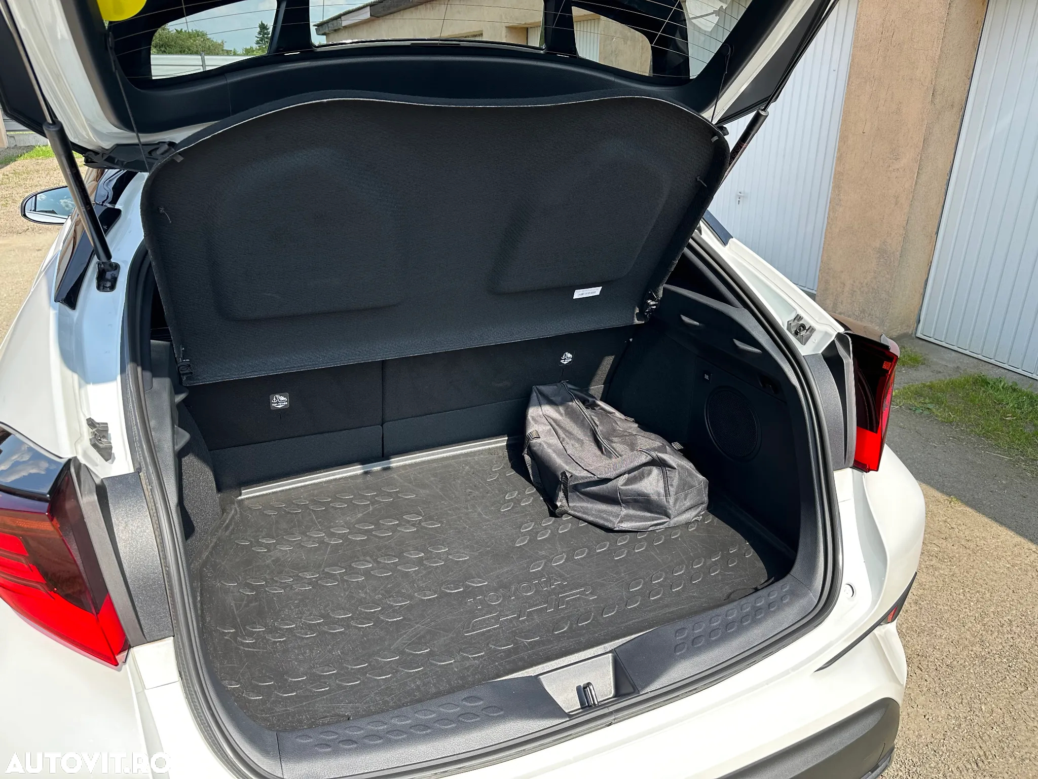 Toyota C-HR 2.0 HSD 184 CP 4x2 CVT Classy Bi-Tone - 6