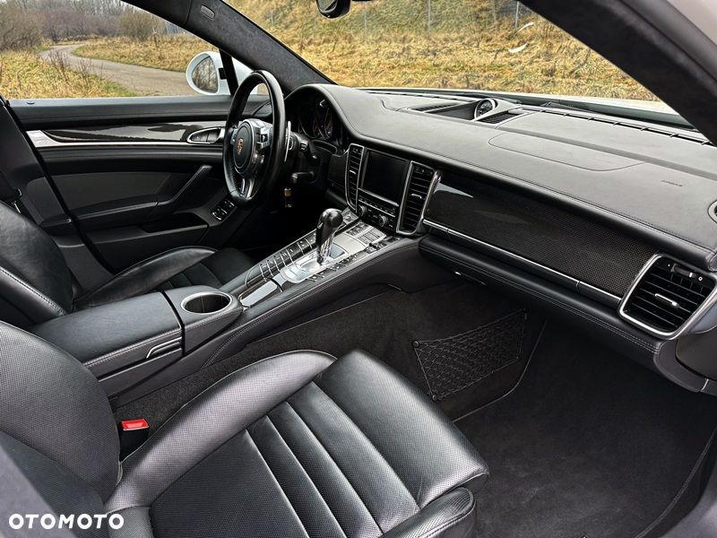 Porsche Panamera GTS PDK - 27