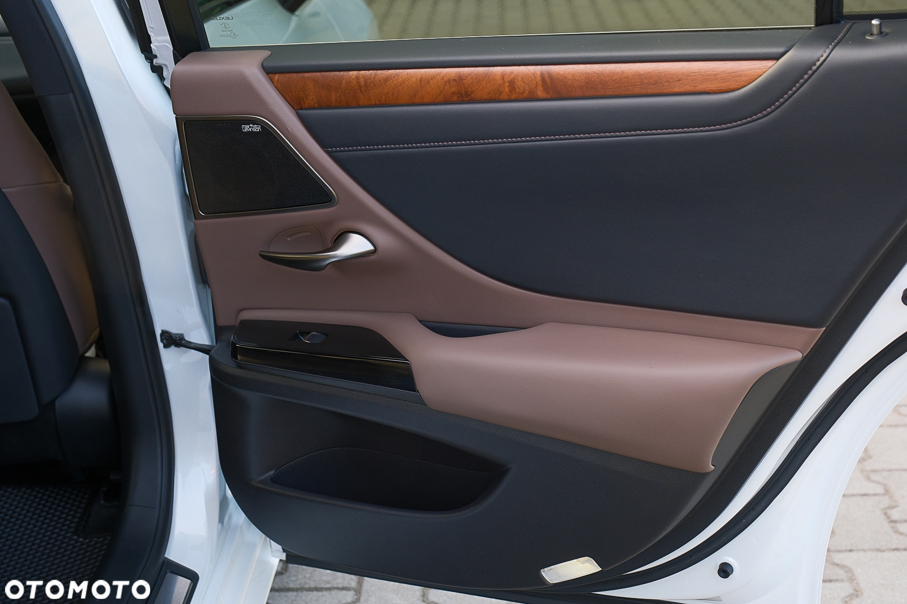 Lexus ES 300h Prestige - 26