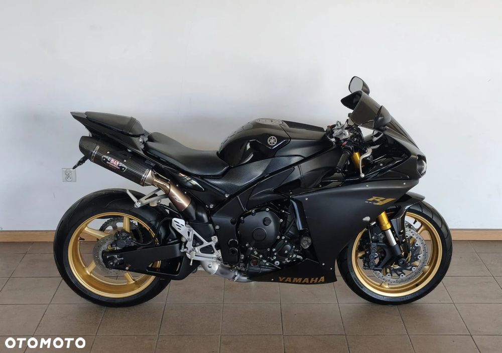 Yamaha R1 - 5