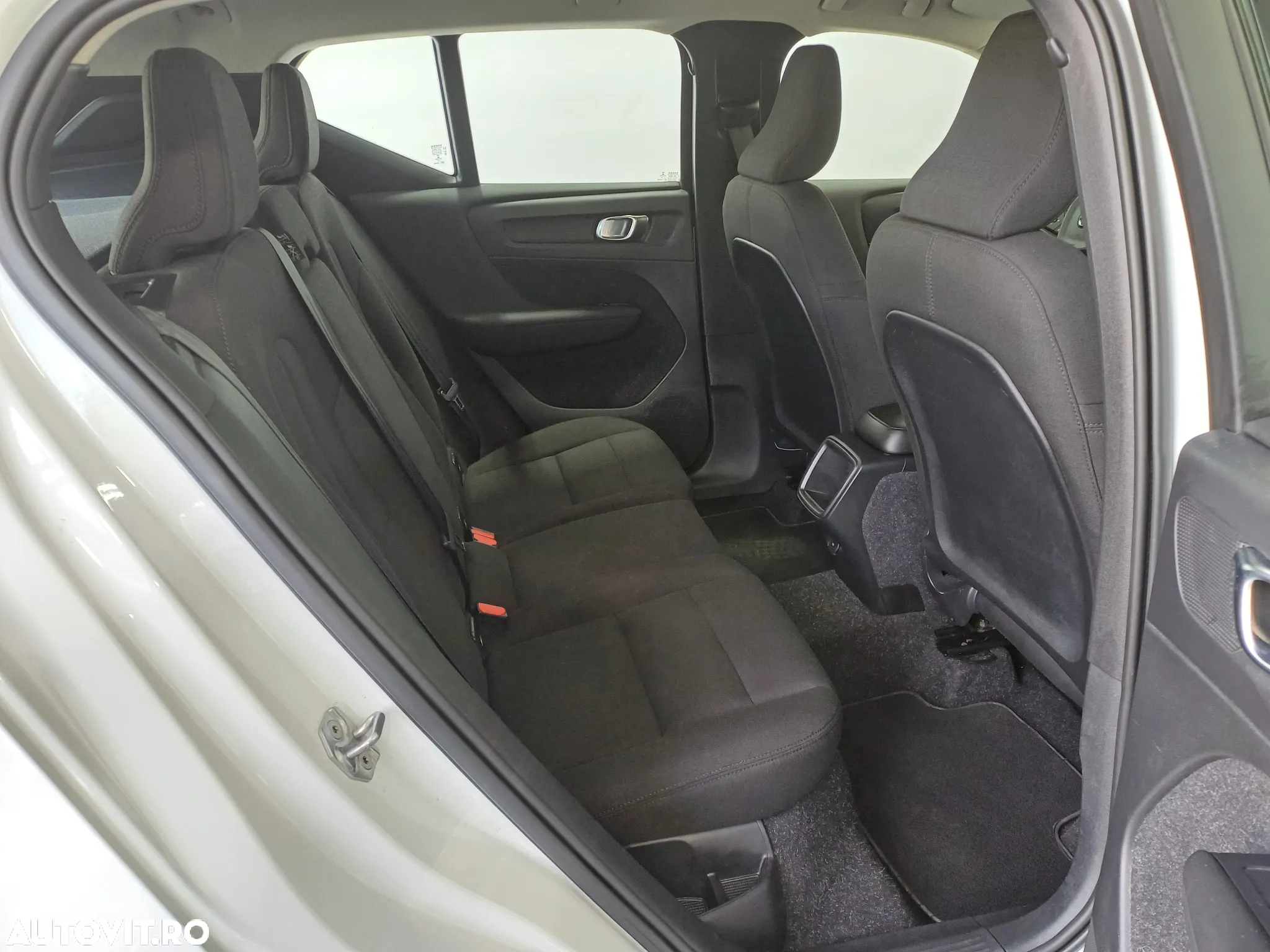 Volvo XC 40 T3 AT8 Momentum Pro - 19
