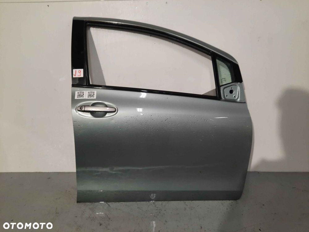 ^ DRZWI PRZÓD PRZEDNIE PRAWE TOYOTA YARIS 2 1F8 SZARE - 1