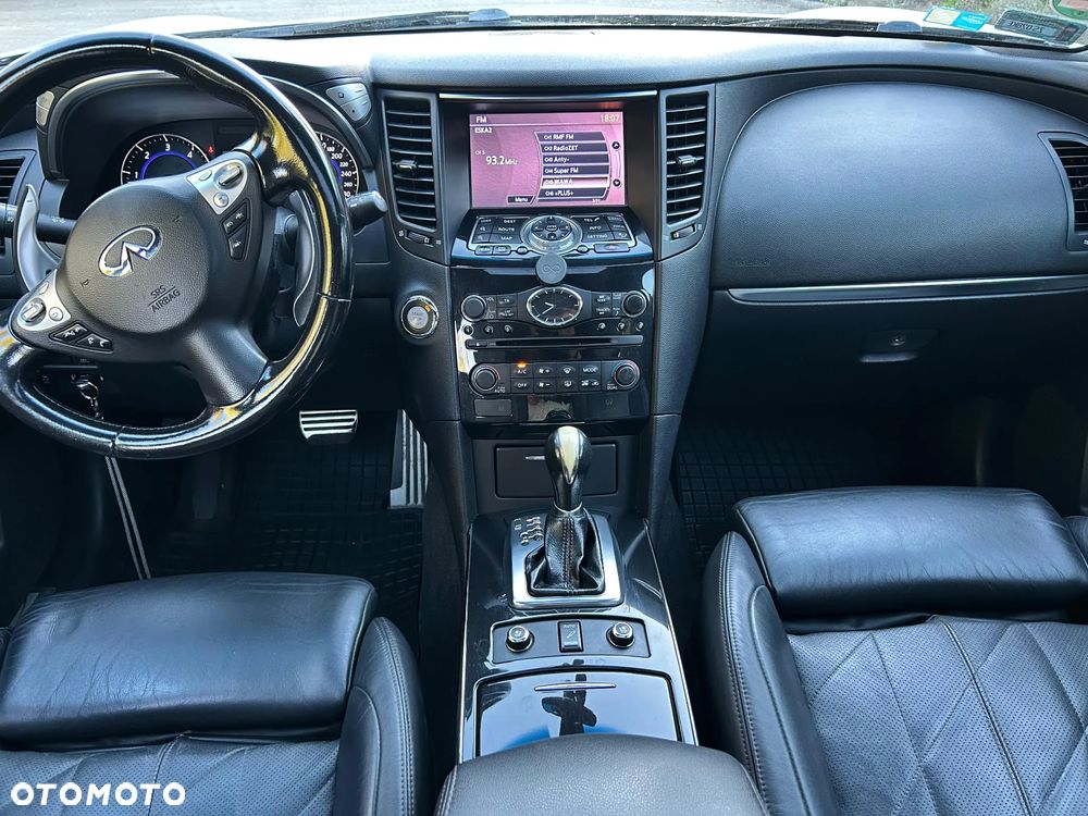 Infiniti FX FX30d Black & White Edition - 20