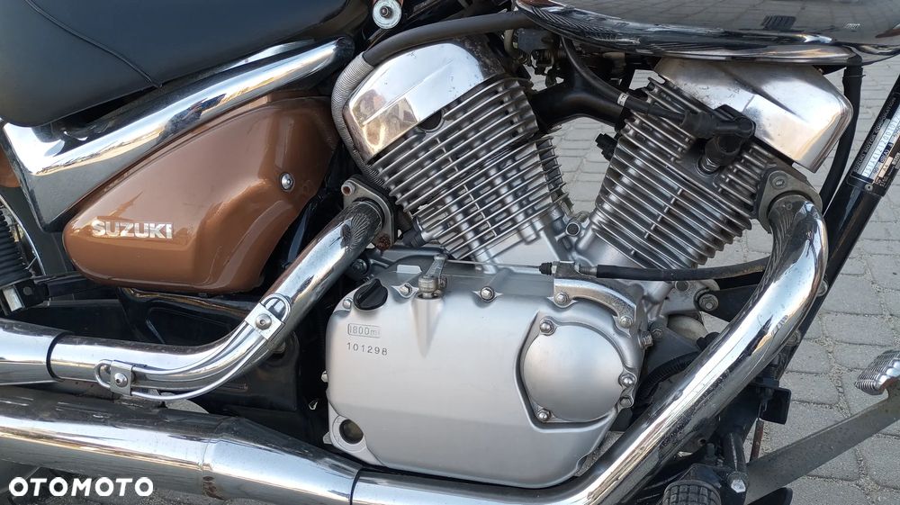 Suzuki Intruder - 12